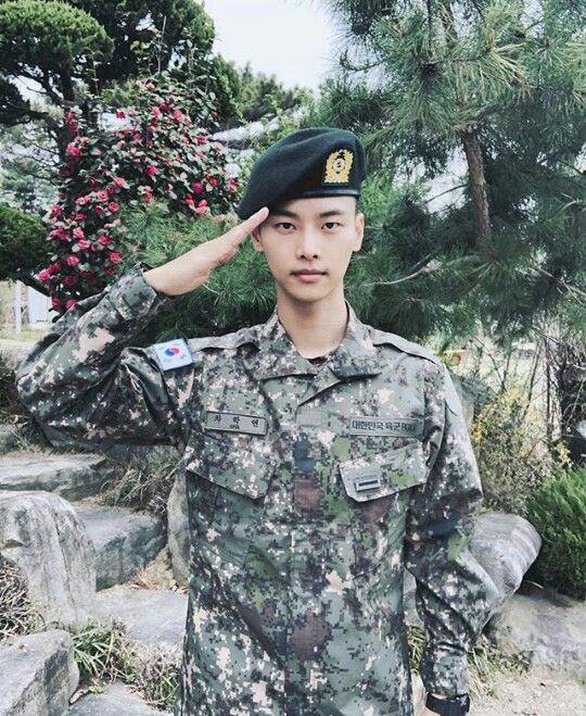 13 Idola K-pop Yang Akan Kembali dari Militer Paruh Kedua Tahun 2020 ini