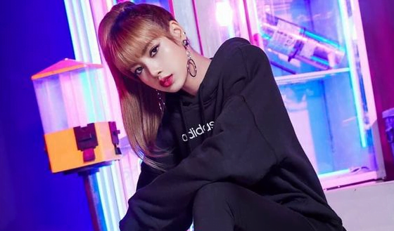 BLACKPINK Lisa Possibly Injured + Fans Believe Their Current Album Preparation is Tough