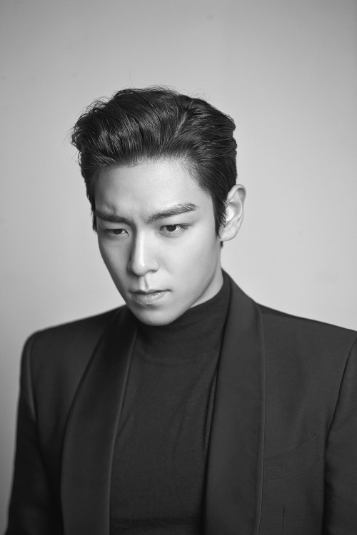 LIHAT: TOP BIGBANG Memamerkan Visual-nya dalam Hitam & Putih + Fans Bertanya-tanya tentang Kembalinya Mereka