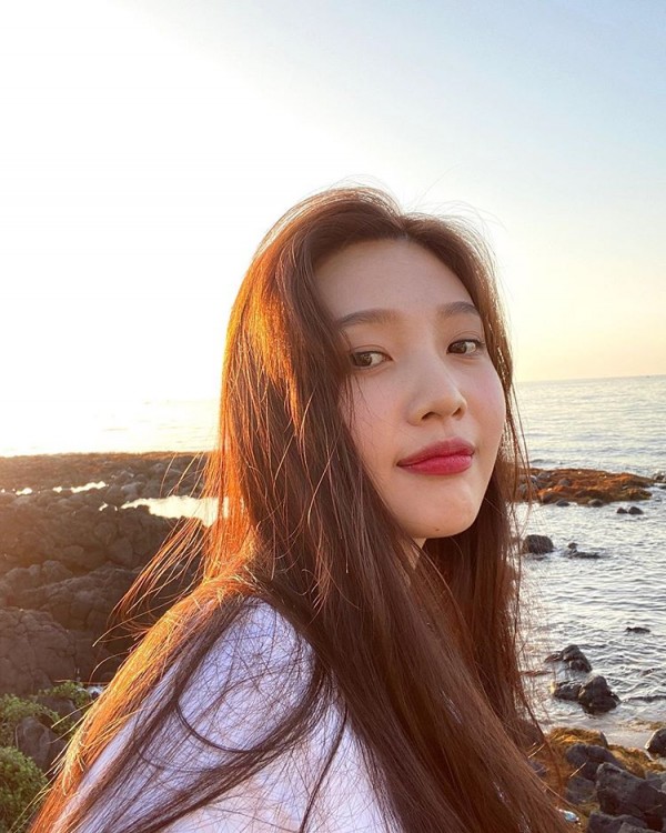 Joy Red Velvet Mengesankan Penggemar Dengan Gayanya di Foto Instagram Terbaru