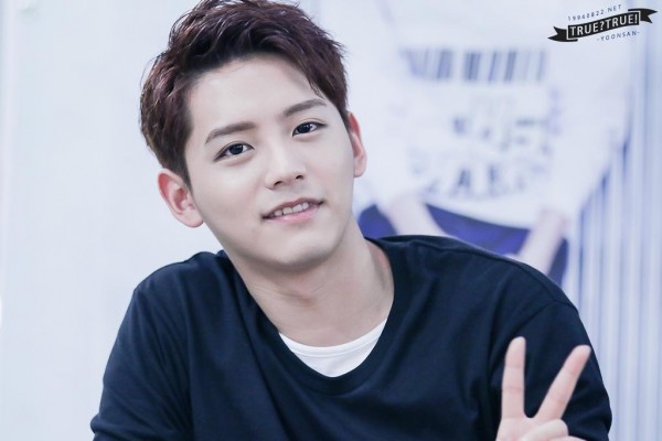 Idola K-pop Asia Yang Tinggal / Berasal dari Eropa + Saksikan Mereka Berbicara Bahasa Eropa 