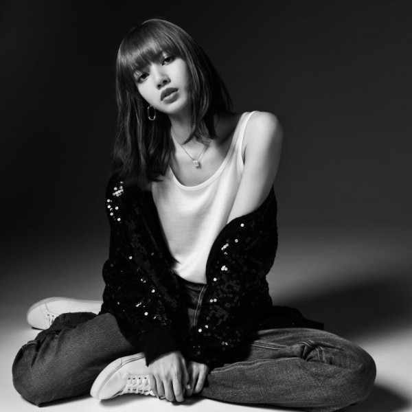 BLACKPINK Lisa Sekarang Menjadi Duta Global Resmi Merek Mewah Pertama, Celine!