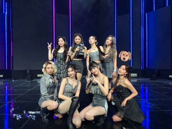 Penggemar Berpikir TWICE Terlihat Trauma Saat Menyanyi Selama Panggung Encore Mereka