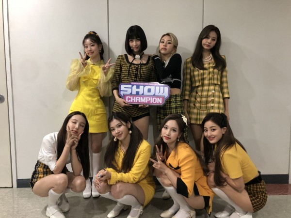 Penggemar Berpikir TWICE Terlihat Trauma Saat Menyanyi Selama Panggung Encore Mereka