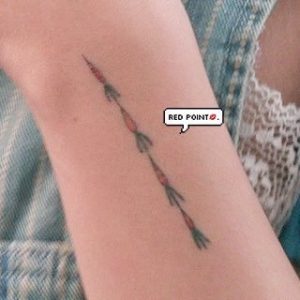 Netizen Menganalisis DUA KALI Tato Chaeyoung Mengikuti Rumor Dia Berkencan dengan Seniman Tatonya