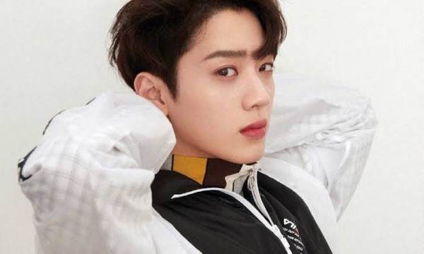 Mantan Kuan Lin Wanna One Minta Maaf Atas Kontroversi Merokok Jalanan