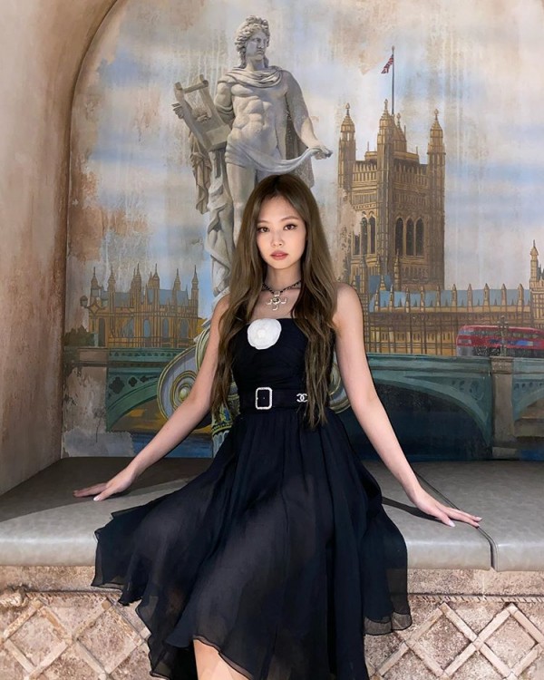 Blackpink Jennie, Black Swan sendiri