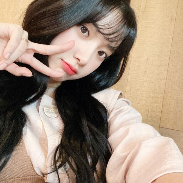 UNI.T Yoonjo Mengomentari Rumor Bahwa Mantan APRIL Hyunjoo Di-bully dari Grup