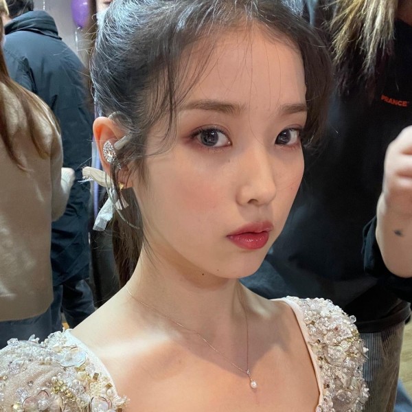 IU