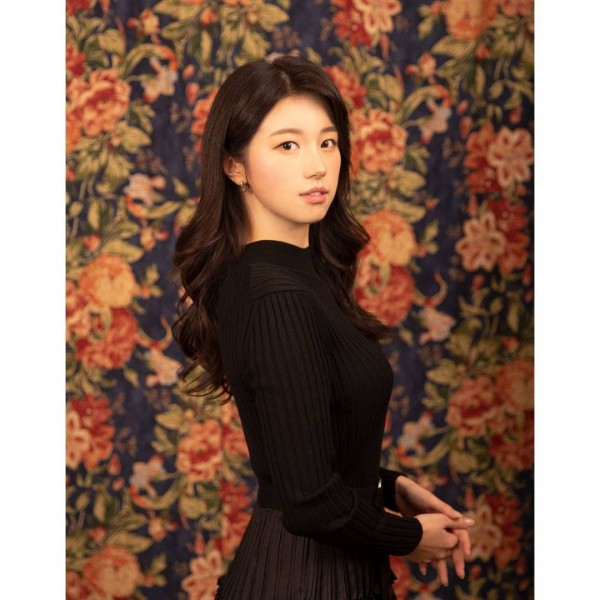 Instruktur Matematika Menarik Perhatian karena Kemiripannya dengan Bae Suzy dan Chaeyoung TWICE
