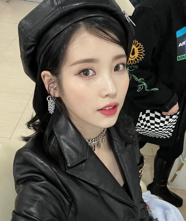 IU