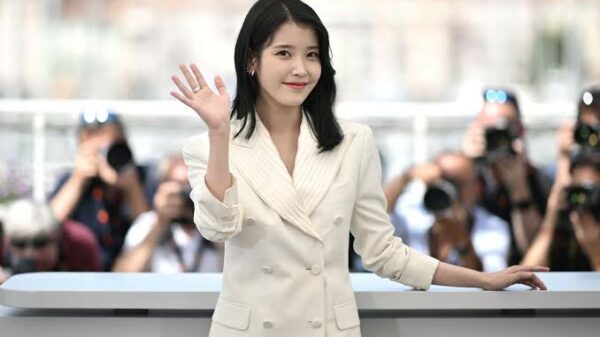 IU